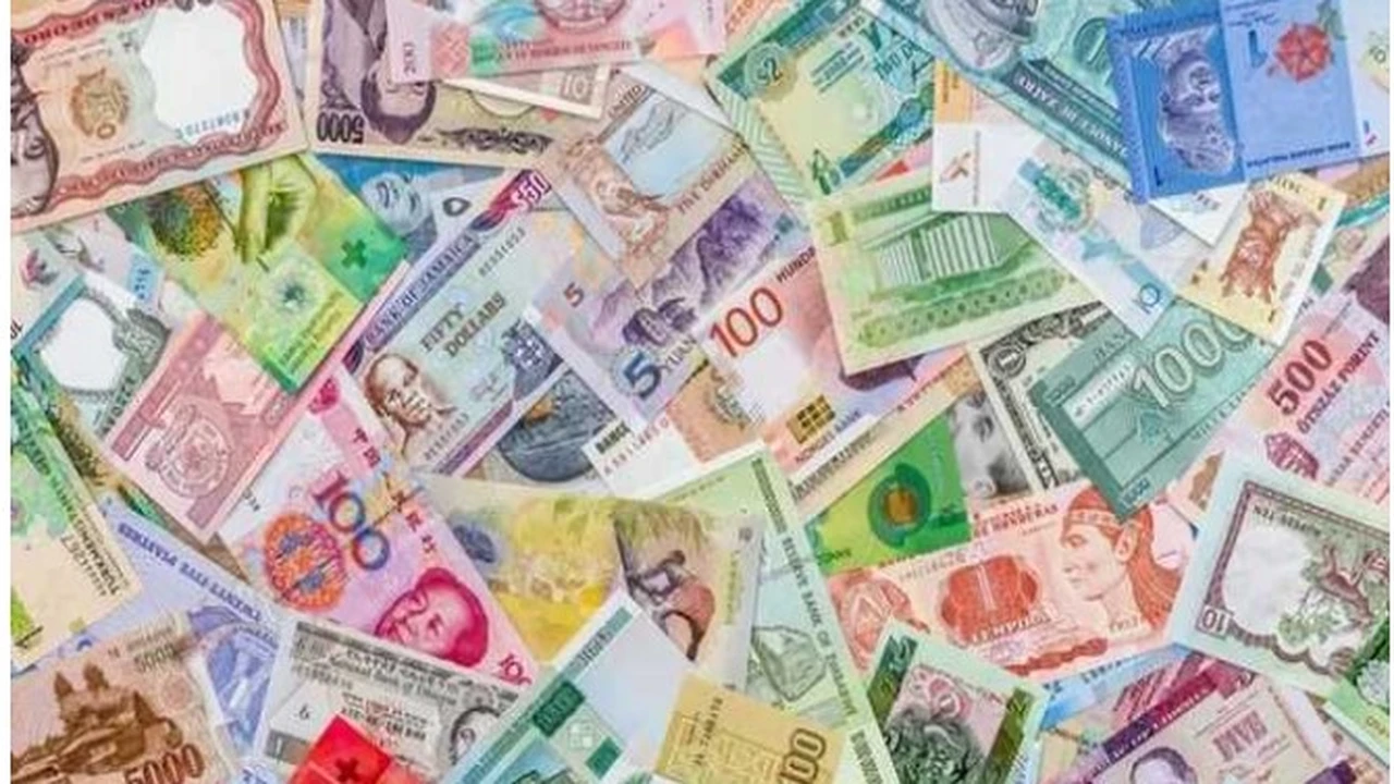 تراجع أسعار العملات الأجنبية والعربية واليورو يهبط إلى 60.49 جنيهاً في البنوك